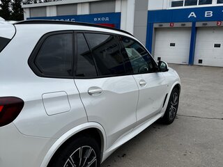 2020 BMW X5 30d IV (G05/G18), белый, 6950000 рублей, вид 4