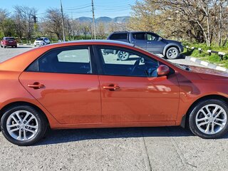 2011 Kia Cerato 6-speed II, оранжевый, 850000 рублей, вид 3