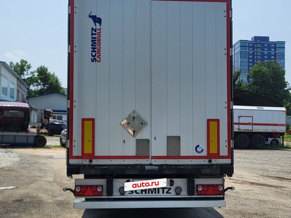 2017 Schmitz Cargobull 9084, красный - вид 1