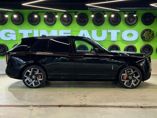 2025 Rolls-Royce Cullinan Black Badge I Рестайлинг (Series II), чёрный, 67900000 рублей, вид 4