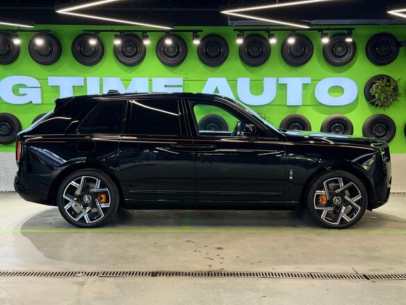 2025 Rolls-Royce Cullinan Black Badge I Рестайлинг (Series II), чёрный, 67900000 рублей - вид 3
