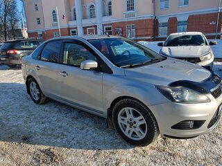 2010 Ford Focus II Рестайлинг, серебристый, 785000 рублей, вид 3