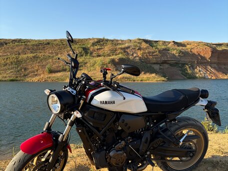2021 Yamaha XSR700, белый, 880000 рублей, вид 5