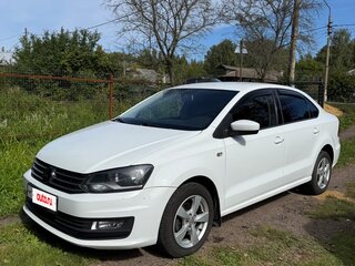 2017 Volkswagen Polo V Рестайлинг, белый, 900000 рублей, вид 1