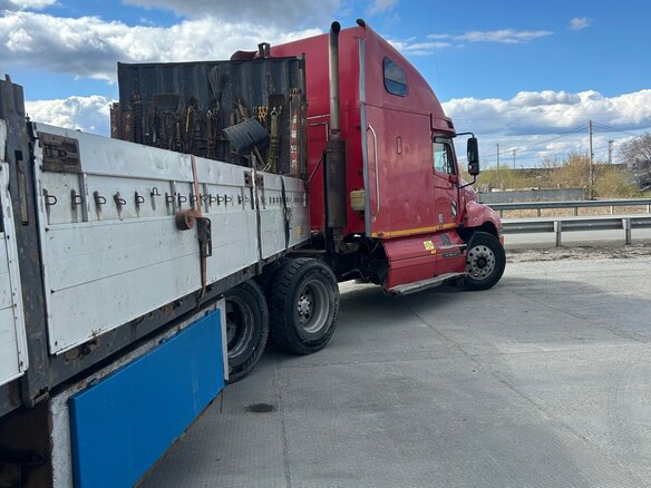 2003 Freightliner Columbia, красный, 1700000 рублей - вид 9