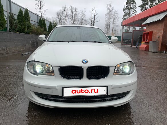2011 BMW 1 серии 116i I (E81/E82/E87/E88) Рестайлинг, белый, 680000 рублей - вид 1