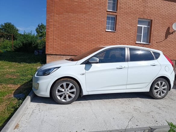 2012 Hyundai Solaris I, белый, 780000 рублей - вид 3