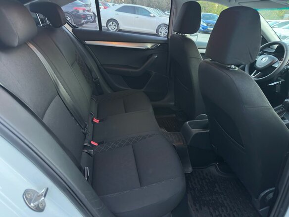 2018 Skoda Octavia III (A7) Рестайлинг, белый, 1180000 рублей - вид 20