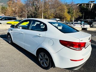 2015 Kia Rio III Рестайлинг, белый, 900000 рублей, вид 4