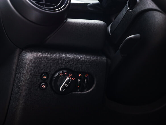 2019 Mini Hatch Cooper III (F55/F56) Рестайлинг, чёрный, 2263777 рублей - вид 19