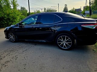 2022 Toyota Camry VIII (XV70) Рестайлинг, чёрный, 3200000 рублей, вид 4