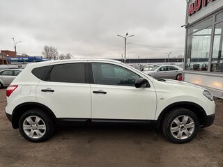 2010 Nissan Qashqai I, белый, 700000 рублей, вид 2