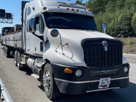 2004 Kenworth T2000, белый, 2500000 рублей, вид 1