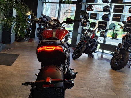 2025 Triumph Rocket 3, красный, 3650000 рублей, вид 4