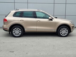 2016 Volkswagen Touareg II Рестайлинг, бежевый, 2650000 рублей, вид 4