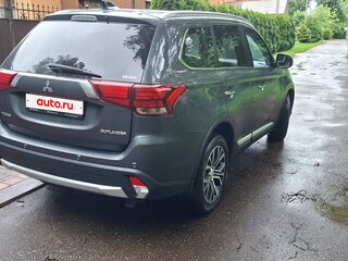 2017 Mitsubishi Outlander III Рестайлинг 2, серый, 2450000 рублей, вид 4