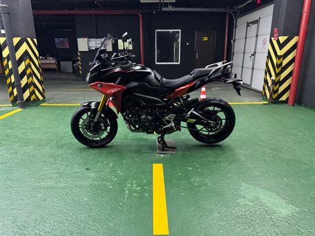 2020 Yamaha MT-09 Tracer (FJ-09), красный, 1100000 рублей, вид 2