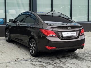 2016 Hyundai Solaris I Рестайлинг, коричневый, 919000 рублей, вид 3