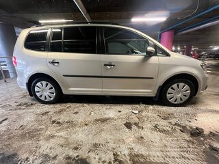 2011 Volkswagen Touran I Рестайлинг 2, серебристый, 890000 рублей, вид 4