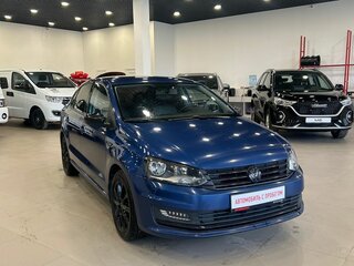2018 Volkswagen Polo V Рестайлинг, синий, 1009000 рублей, вид 1