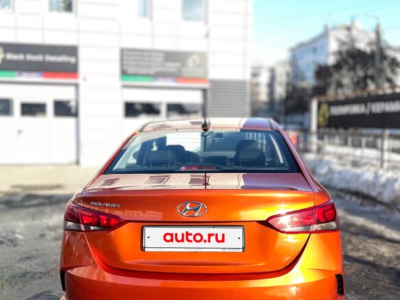 2022 Hyundai Solaris II Рестайлинг, оранжевый, 1699999 рублей - вид 3
