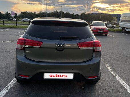2015 Kia Rio III Рестайлинг, серый, 945000 рублей, вид 4