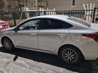 2019 Hyundai Solaris II, серебристый, 1400000 рублей, вид 1