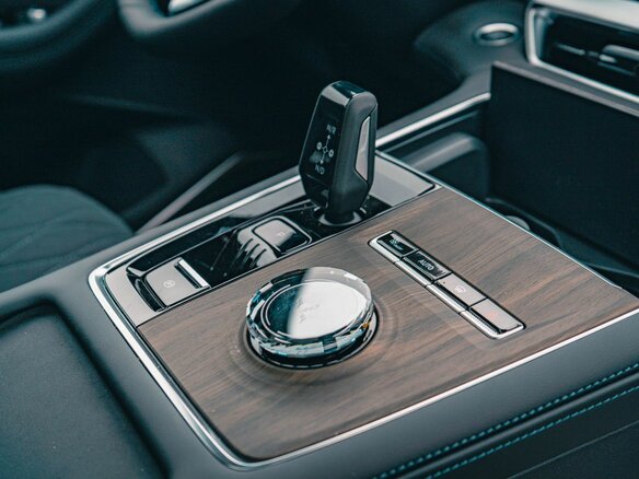 2026 Geely Monjaro I, белый, 4599990 рублей - вид 14