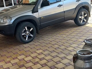2017 Chevrolet Niva I Рестайлинг, серебристый, 805000 рублей, вид 4
