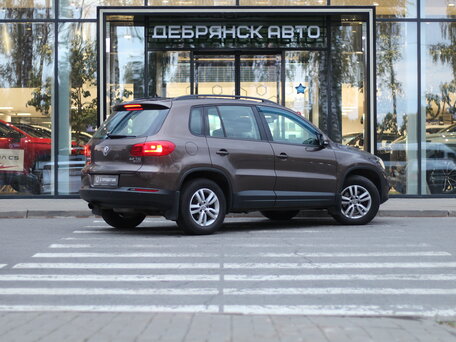 2016 Volkswagen Tiguan I Рестайлинг, коричневый, 1690000 рублей, вид 4