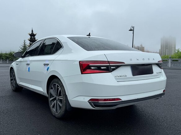 2023 Skoda Superb III Рестайлинг, белый, 2350000 рублей - вид 6