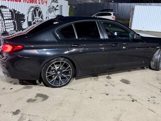 2019 BMW 5 серии 520i VII (G30/G31/G38), чёрный, 3550000 рублей, вид 3