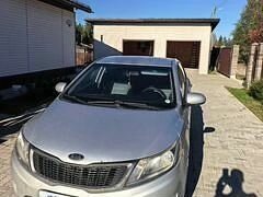 2012 Kia Rio 5-speed III, серебристый, 650000 рублей, вид 1