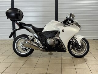 2010 Honda VFR 1200, белый, 895000 рублей, вид 3
