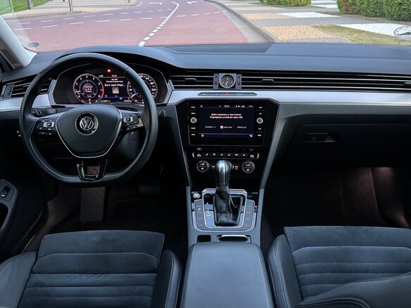 2018 Volkswagen Passat B8, белый, 1990000 рублей - вид 18