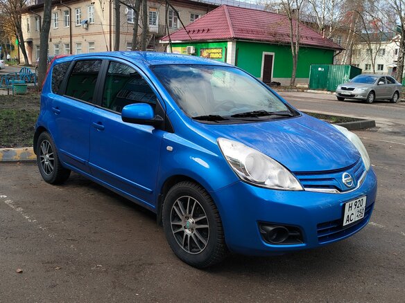 2008 Nissan Note I, синий, 600000 рублей