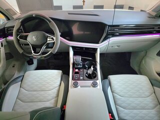 2021 Volkswagen Touareg III, белый, 6950000 рублей, вид 4