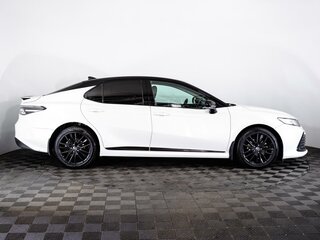2021 Toyota Camry VIII (XV70) Рестайлинг, белый, 3250000 рублей, вид 5