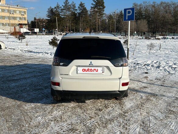 2012 Mitsubishi Outlander II Рестайлинг, белый, 1250000 рублей - вид 4