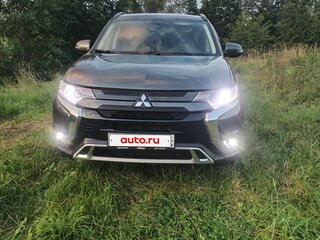 2021 Mitsubishi Outlander III Рестайлинг 3, серый, 2350000 рублей, вид 2