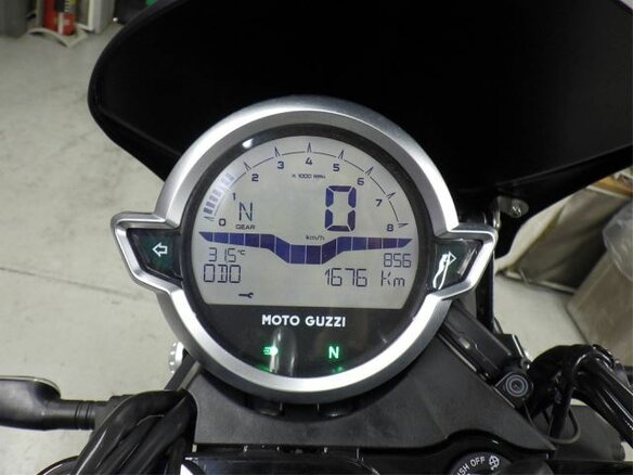 2023 Moto Guzzi V 9, чёрный, 810000 рублей - вид 8