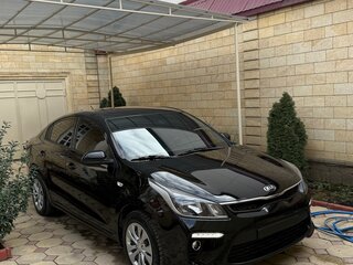 2019 Kia Rio IV, чёрный, 1520000 рублей, вид 4