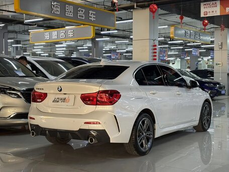 2022 BMW 1 серии 120i III (F52) Рестайлинг, белый, 2135000 рублей, вид 3