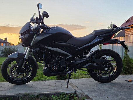 2025 Bajaj Dominar 400, чёрный, 430000 рублей, вид 2