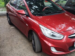 2013 Hyundai Solaris I, красный, 840000 рублей, вид 1