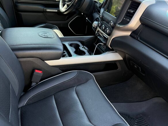 2019 Ram 1500 Crew Cab V, серый, 5700000 рублей - вид 9