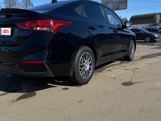 2018 Hyundai Solaris II, чёрный, 1300000 рублей, вид 4