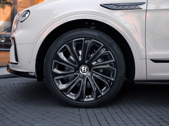 2026 Bentley Bentayga I Рестайлинг, серый, 45900000 рублей - вид 11