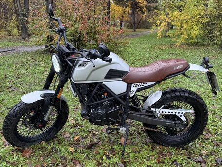 2025 Fuego Scrambler 250, серебристый, 180000 рублей, вид 2