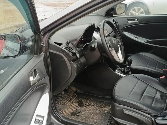 2013 Hyundai Solaris I, серый, 360000 рублей - вид 6
